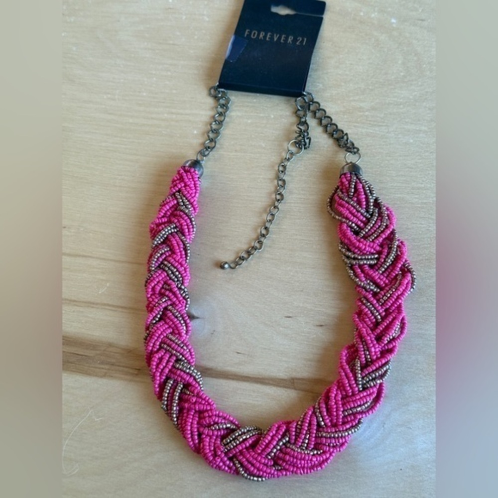 Forever 21 Vibrant Pink and Gold Braided Necklace 🌟